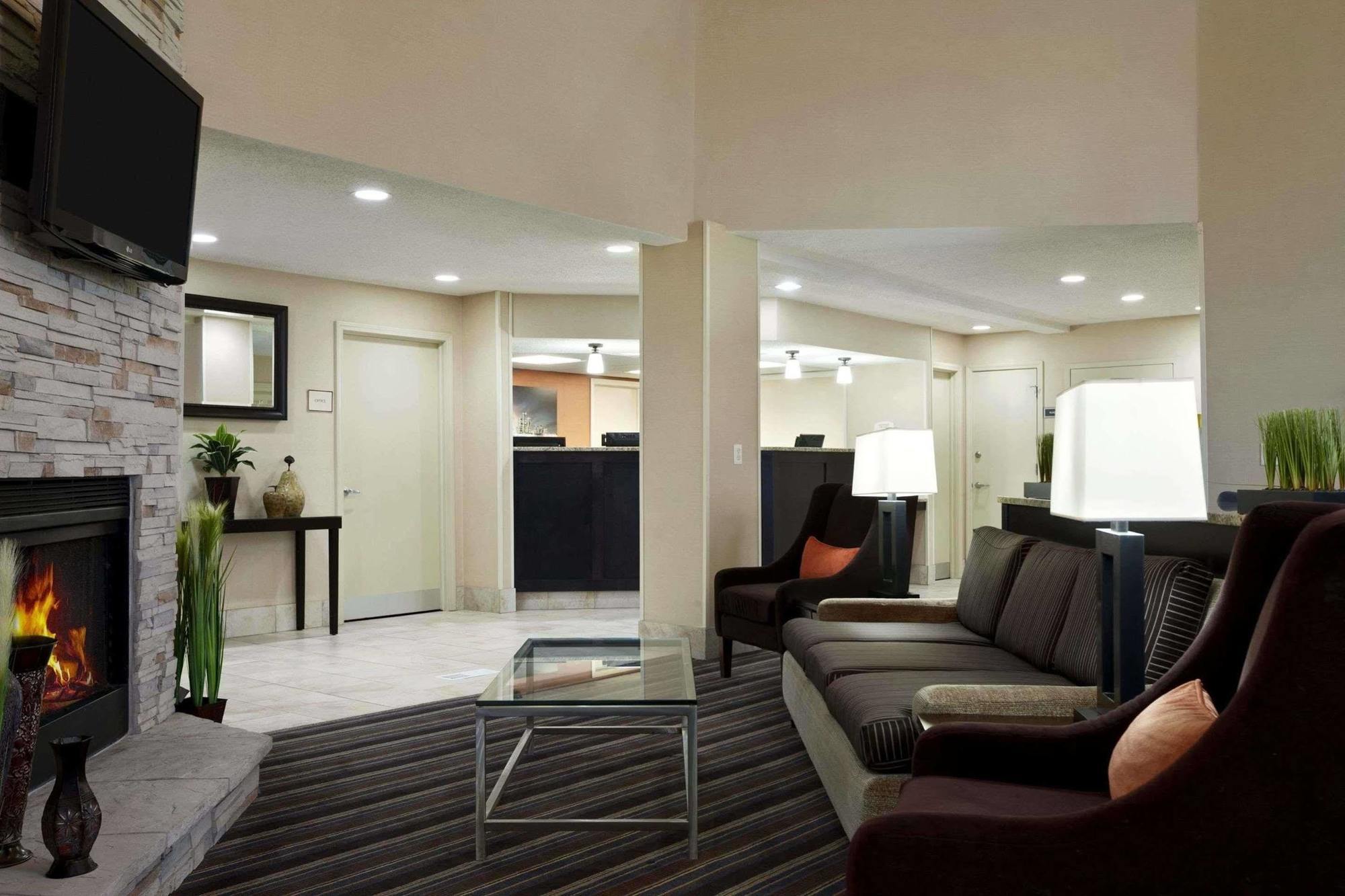 Hawthorn Suites Of Трой Экстерьер фото