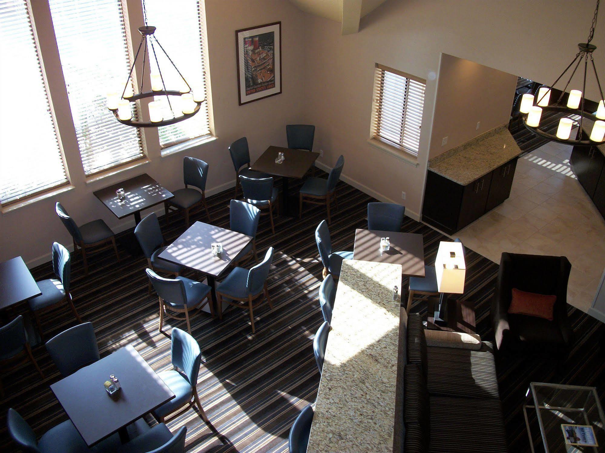 Hawthorn Suites Of Трой Ресторан фото