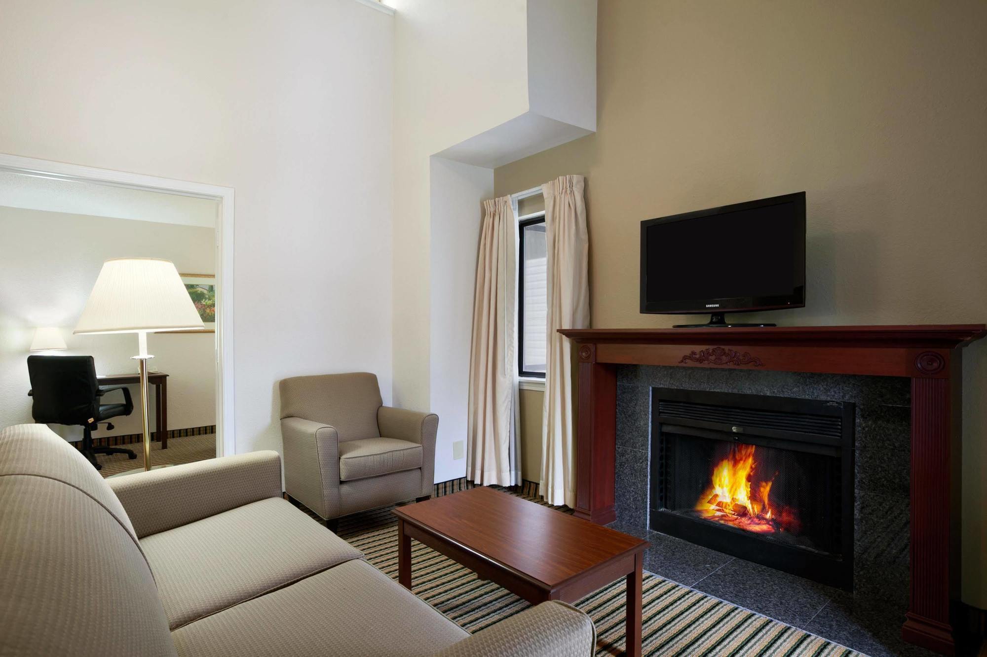 Hawthorn Suites Of Трой Экстерьер фото