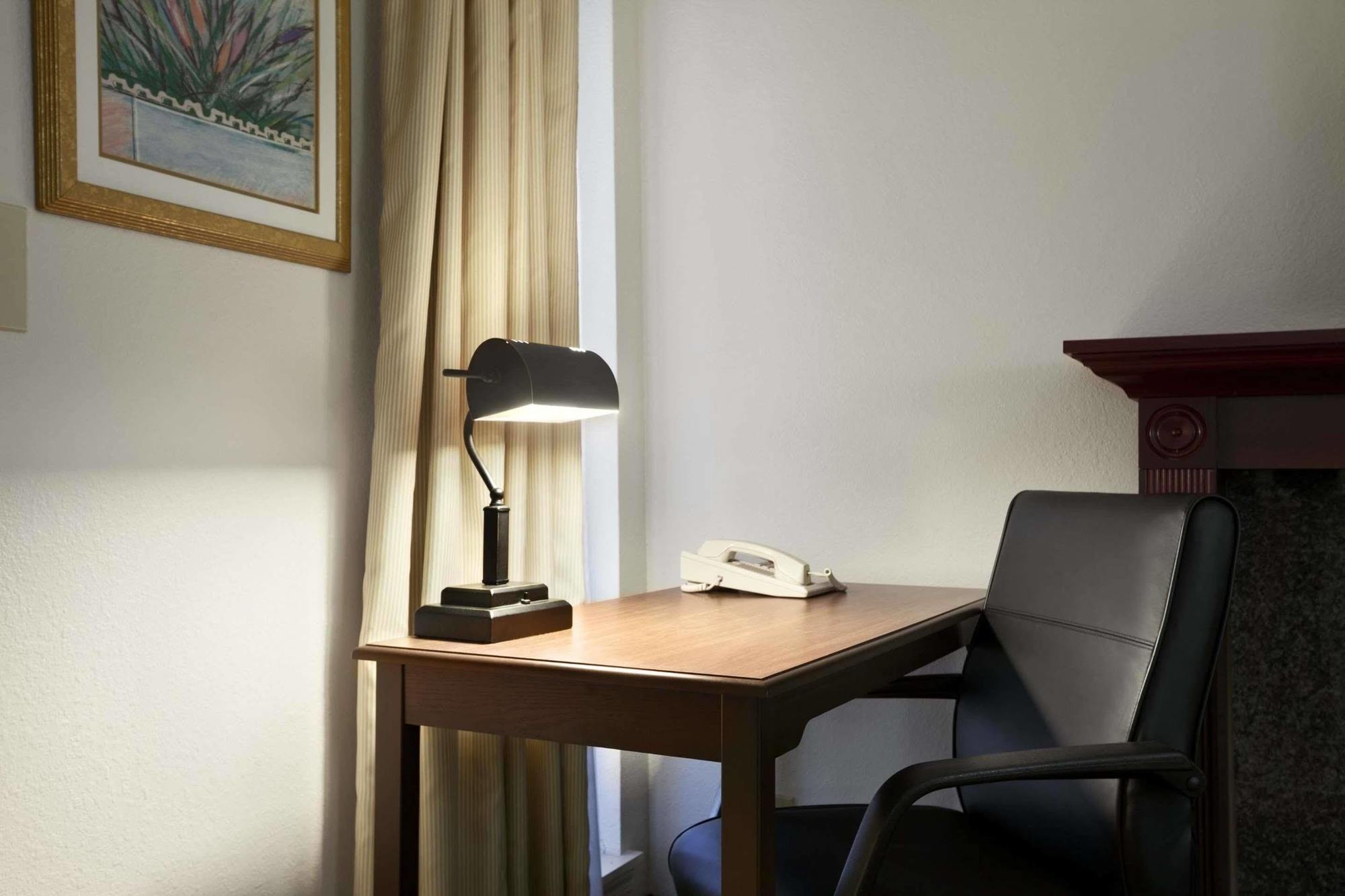 Hawthorn Suites Of Трой Экстерьер фото